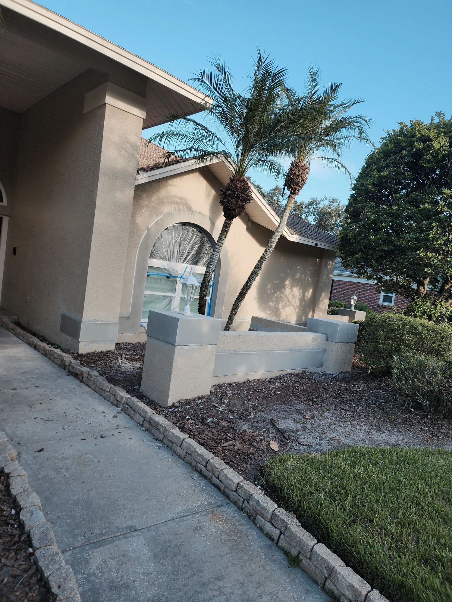 Stucco molding repair and rusted metal corner bead replacement with vinyl corner beads in Tampa, Florida.