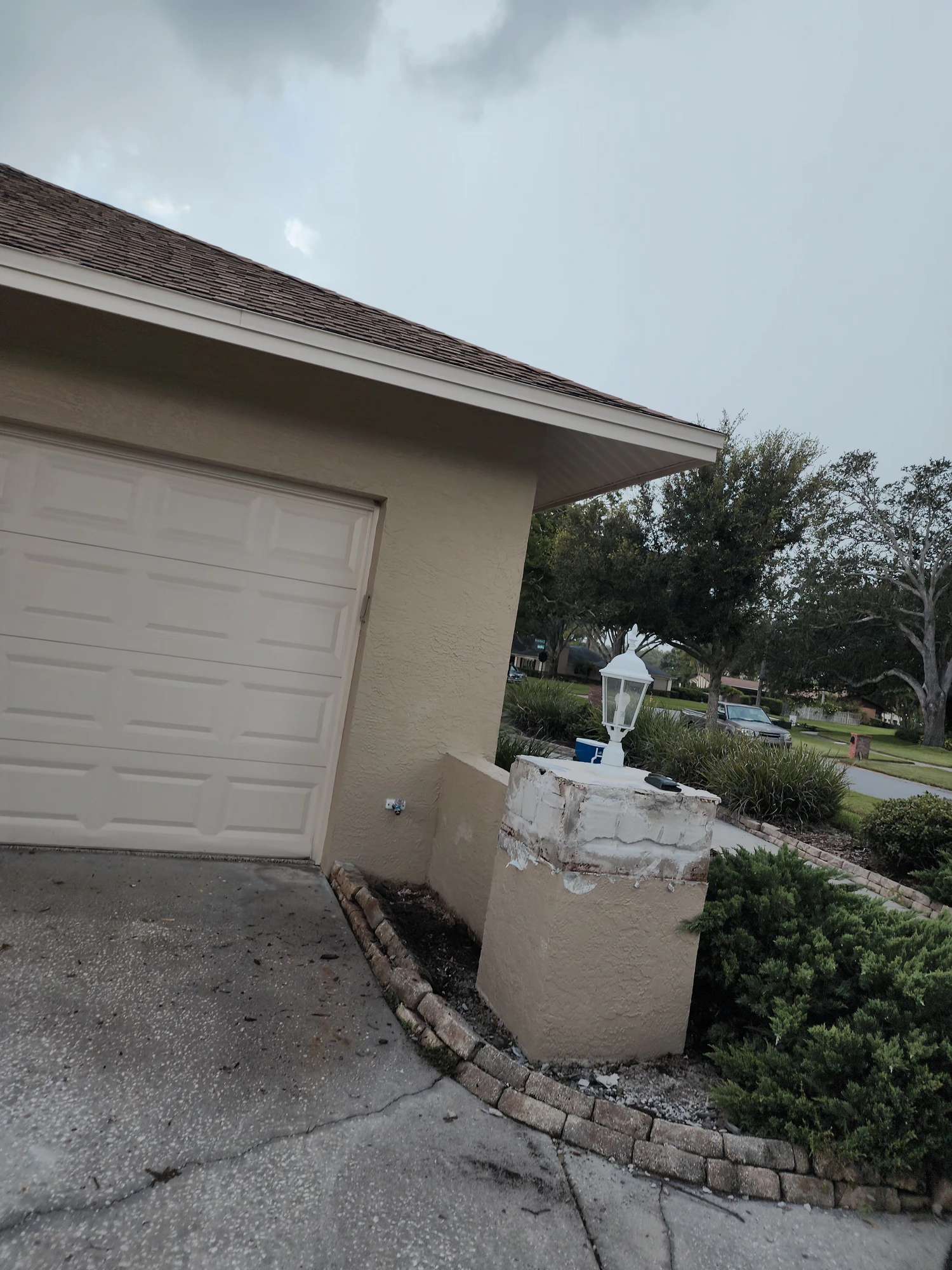 Stucco molding repair and rusted metal corner bead replacement with vinyl corner beads in Tampa, Florida.